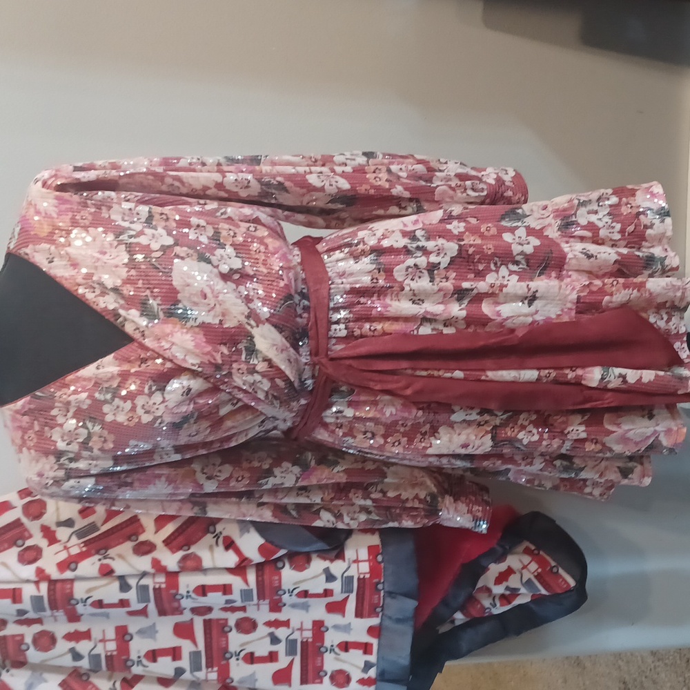 LC Lauren Conrad‎ Floral Sequin Wrap Mini Dress Pink Burgundy Long Sleeve NWT